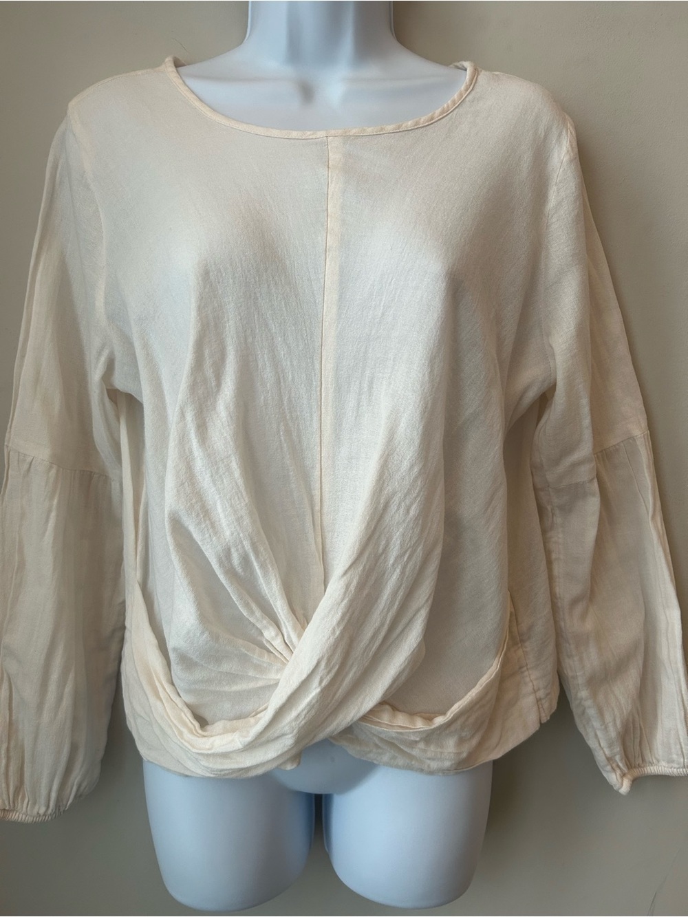 🟢 5 for $25 🟢 Van Heusen Cream Twist-Front Long Sleeve Blouse 90s Minimalism Qui